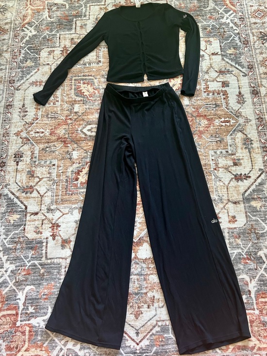 ALO Yoga Other - ALO Yoga Womens Black Wide-Leg Lounge Pants and Keyhole Chain Top